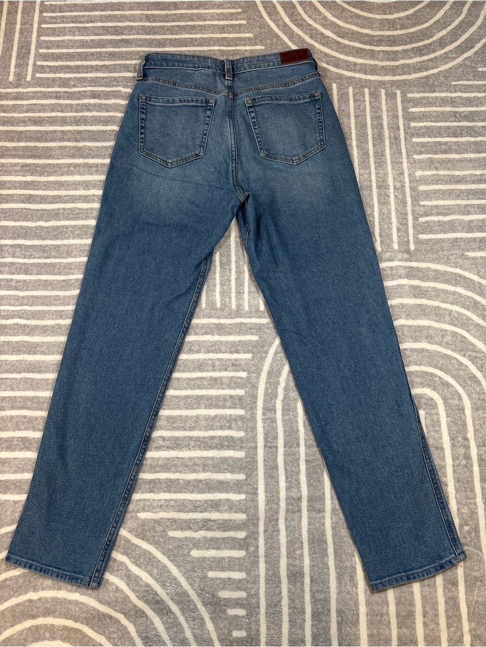 Hollister Jeans, Ultra High-Rise Mom Jeans, Medium Blue Denim, 7R, W28, 28x27 - Picture 3 of 10